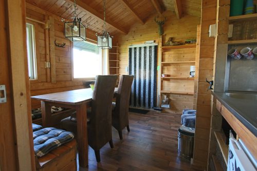 Blokhut kamer-vanuit-slaapkamer